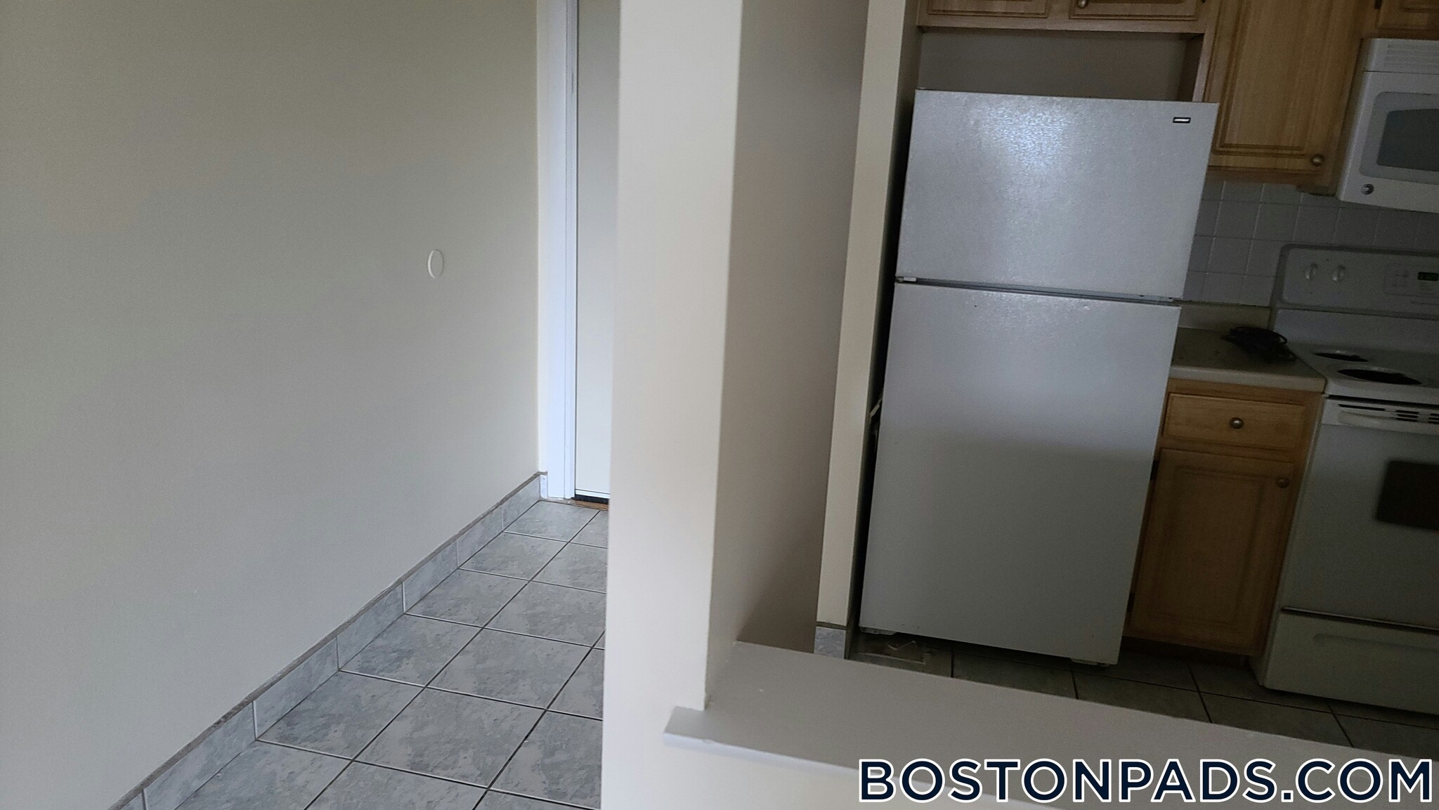 Building Photo - 24 Whites Ave