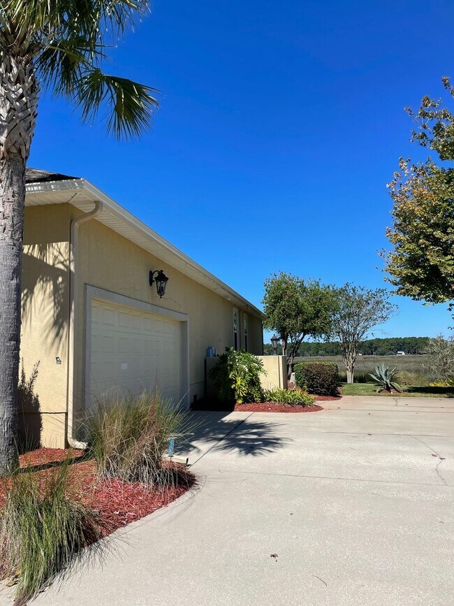 Building Photo - Luxury 3BR/3.5BA + Office in Winding River...