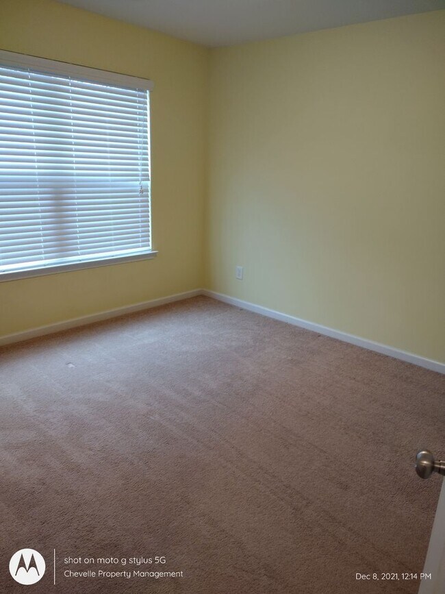 Building Photo - Beautiful 5 bedroom FOR RENT