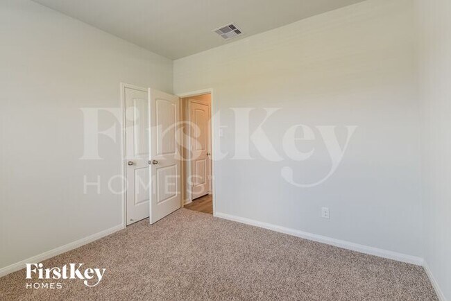 Building Photo - 131 Lk Wy Cir