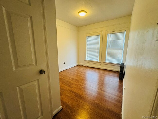 Building Photo - 21-13 25th Rd