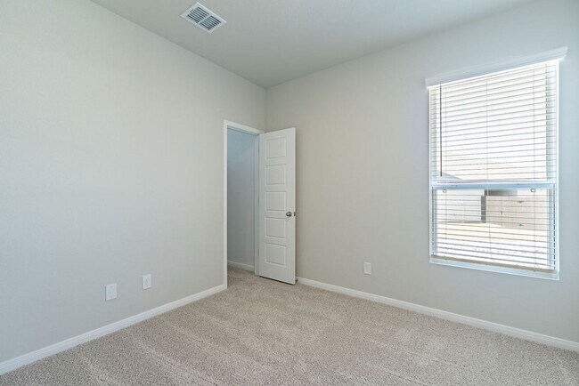 Building Photo - 414 Cross Barn Blvd