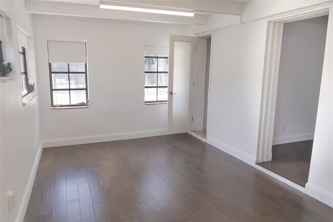 Building Photo - 2101 SW 33rd Ave
