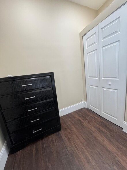 Building Photo - 252 Admiral St