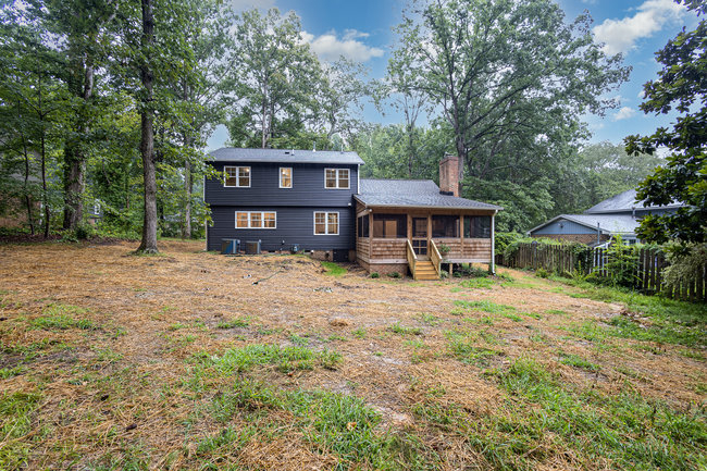 Building Photo - Room in House on Brookgreen Dr