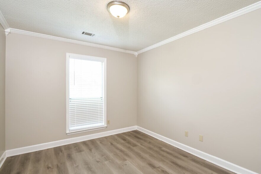 Building Photo - 6643 Collins Way Dr