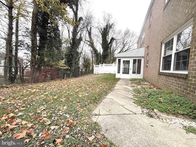 Building Photo - 428 Montemar Ave