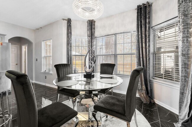 Building Photo - 7911 Pinefrost Ln