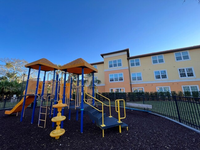Building Photo - Awesome apartment at Cypress fairway!