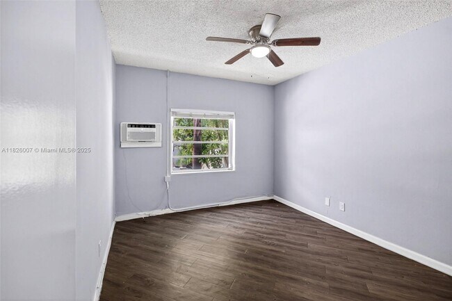 Building Photo - 215 30th St
