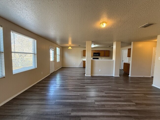 Building Photo - 3625 Clydesdale Dr