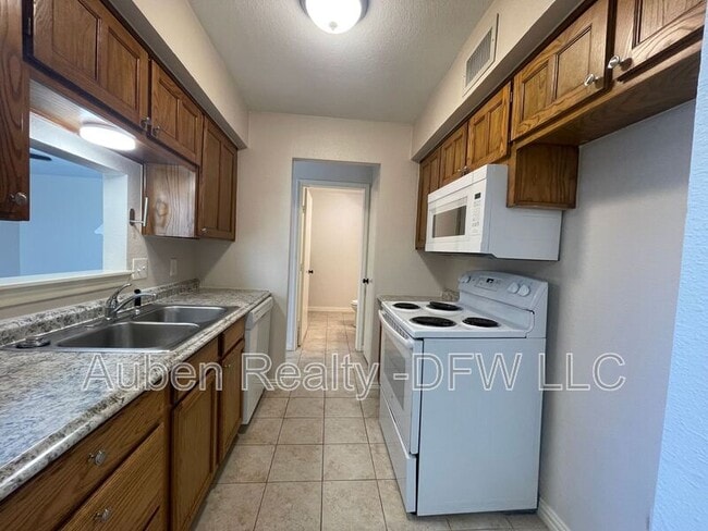 Building Photo - 5516 Lewis Ct