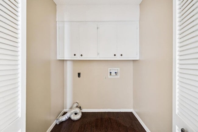 Building Photo - 908 Kirschner Pl