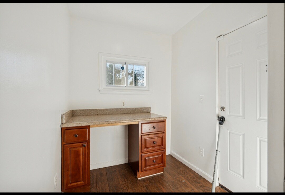 Building Photo - 3343 Ravenwood Ave