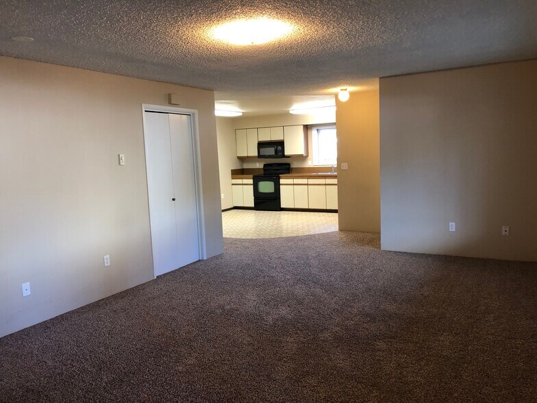 Building Photo - 1804 N Oak St