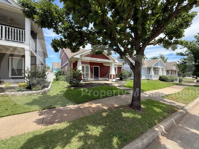Building Photo - 10301 Waterbury Dr
