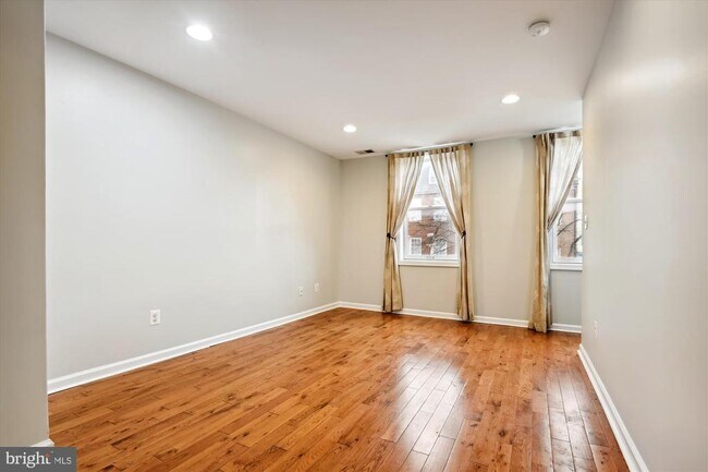 Building Photo - 1909 Aliceanna St