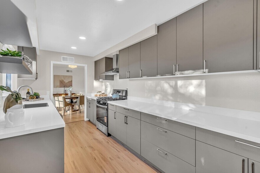 Building Photo - 7472 Blue Fox Way