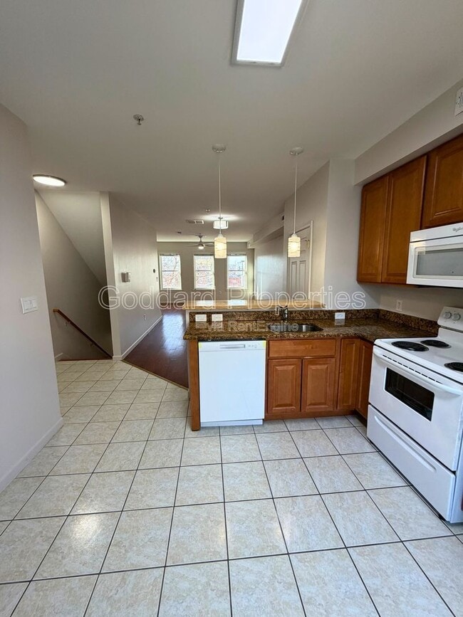 Building Photo - 12 E 22nd St