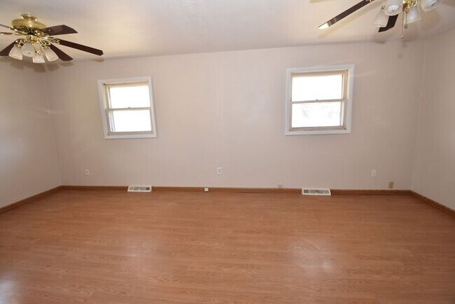 Building Photo - 2 bedroom home in Mishawaka
