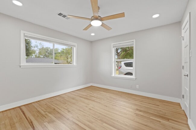 Building Photo - 5451 Redstart St