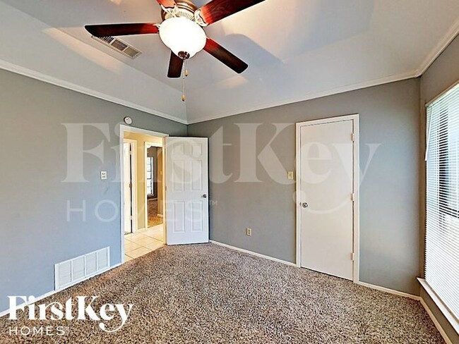 Building Photo - 503 Benedict Ln