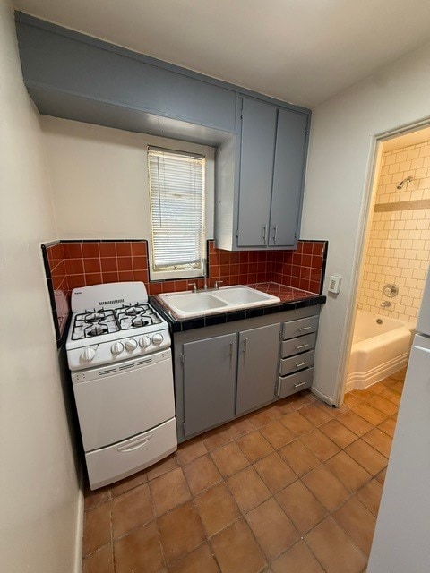 Building Photo - Town Home For Rent