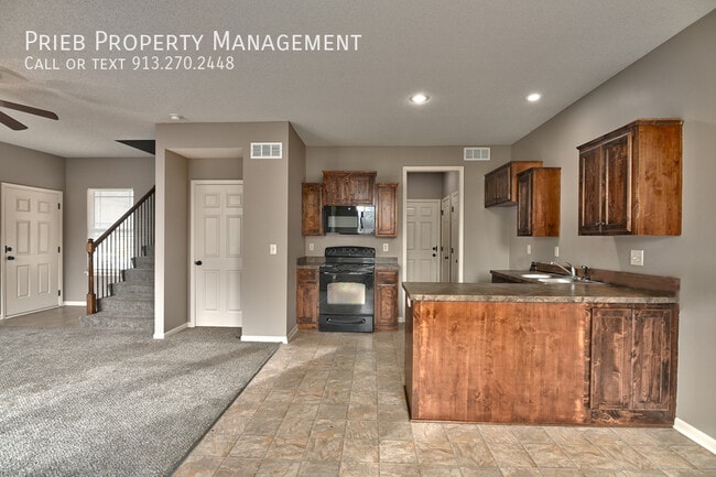 Building Photo - 727 N Findley-