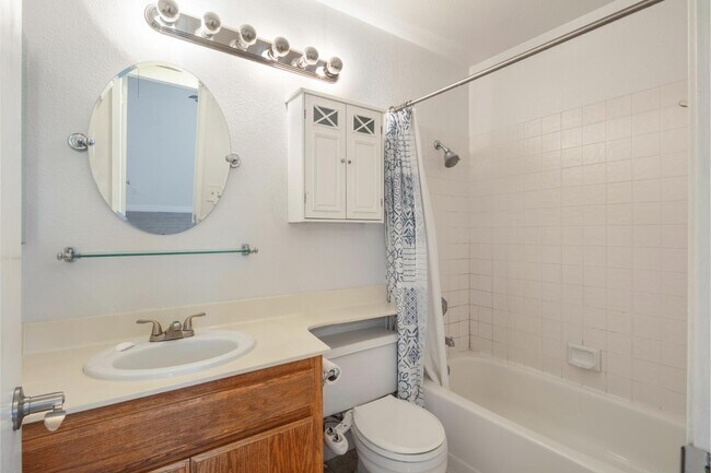 Building Photo - 512 Bluerock Dr