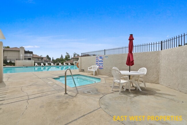 Building Photo - 2409 Sommerset Dr