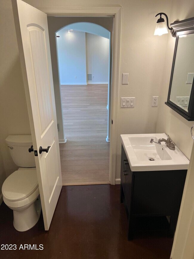 Building Photo - 4420 N 46th Pl