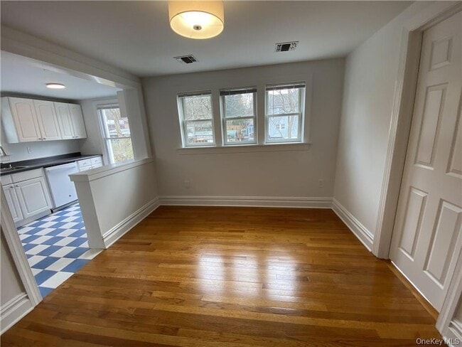 Building Photo - 95 NY-59