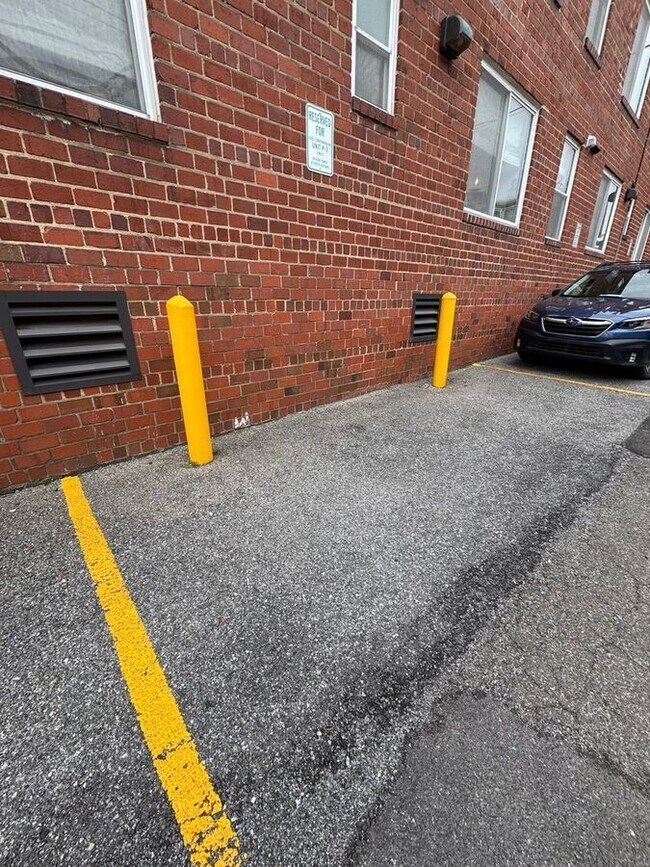 Building Photo - 420 16th St SE