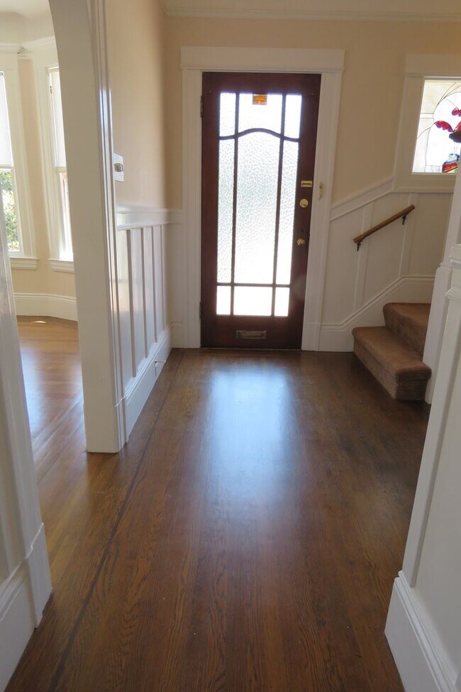 Building Photo - Noe Valley House - 3 beds-1.5 baths - VIEW - garage