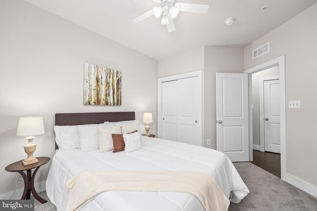 Building Photo - 1334 S Quinn St