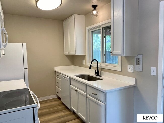 Building Photo - Bright Home with Massive Backyard!