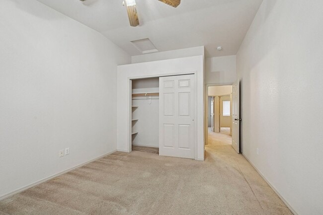 Building Photo - Wonderful End-unit townhome that backs to beautiful open space!