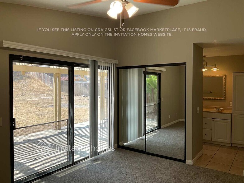Building Photo - 1656 W Knapp Dr