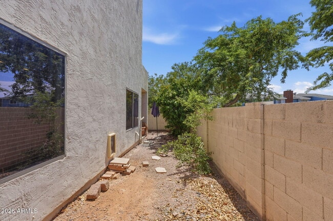Building Photo - 544 N Alma School Rd