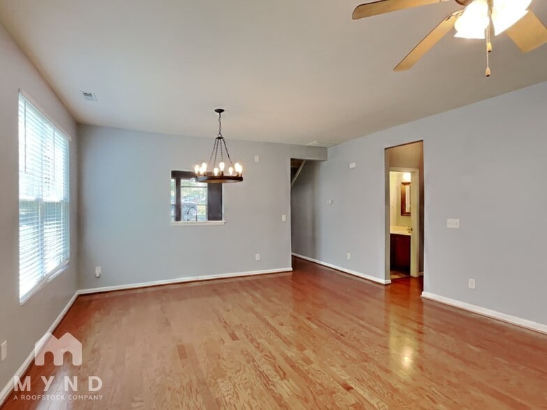 Building Photo - 909 Summer Storm Dr