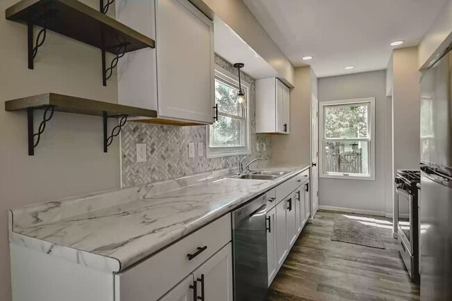 Building Photo - 743 Marie Ave