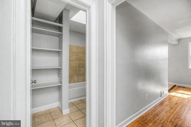 Building Photo - 416 Hornel St