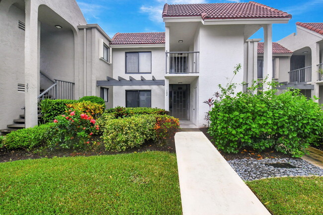Building Photo - 5547 Fairway Park Dr