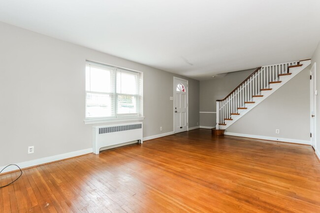 Building Photo - Charming 3-Bedroom Colonial in Glenside