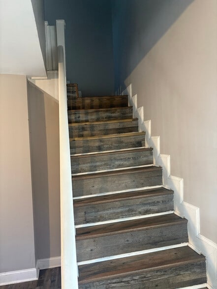 Building Photo - 2525 W Cold Spring Ln