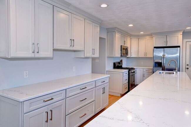 Building Photo - New Waterfront Home