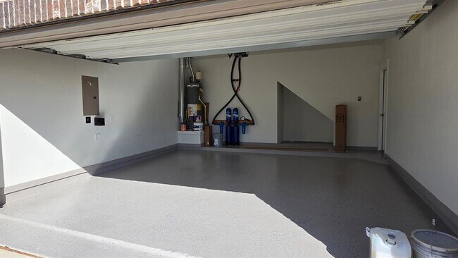 Building Photo - 602 Pearly Eye Dr