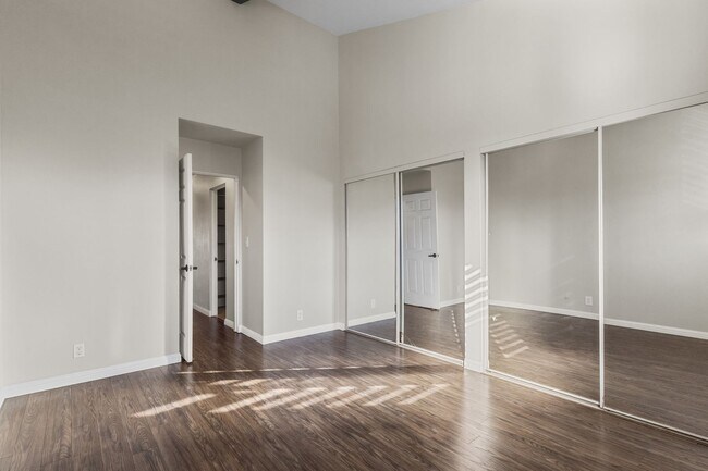 Building Photo - Spacious 3-Bed, 2-Bath Pet-Friendly Townhome in Prime Aiea Location – End Unit with Private Lanai...