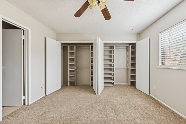 Building Photo - 324 Olive St