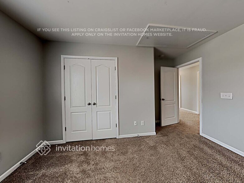 Building Photo - 2036 Blue Iris Dr